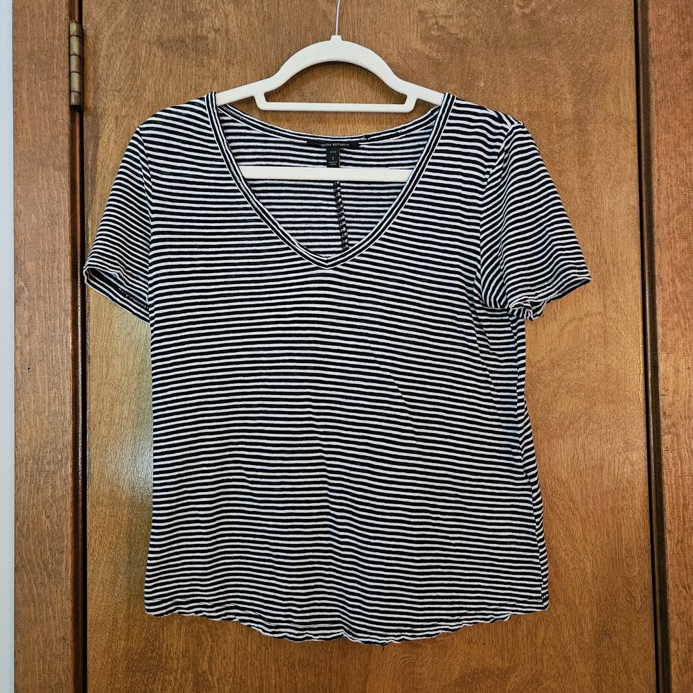 Banana Republic Petite Black and White Striped V-Neck T-Shirt